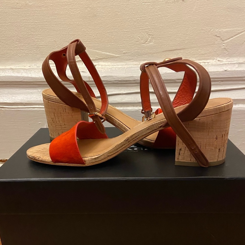 Cute Coach cork sandales! Perfect for summer or a tropical get away.